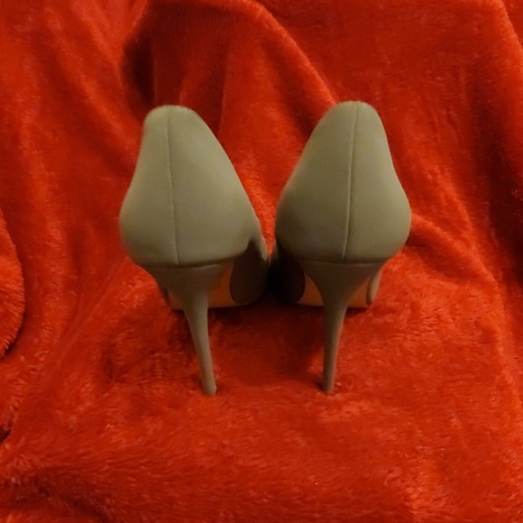 **SOLD**Classic Gray High Heels by Shoe Republic - Picture 3 of 8